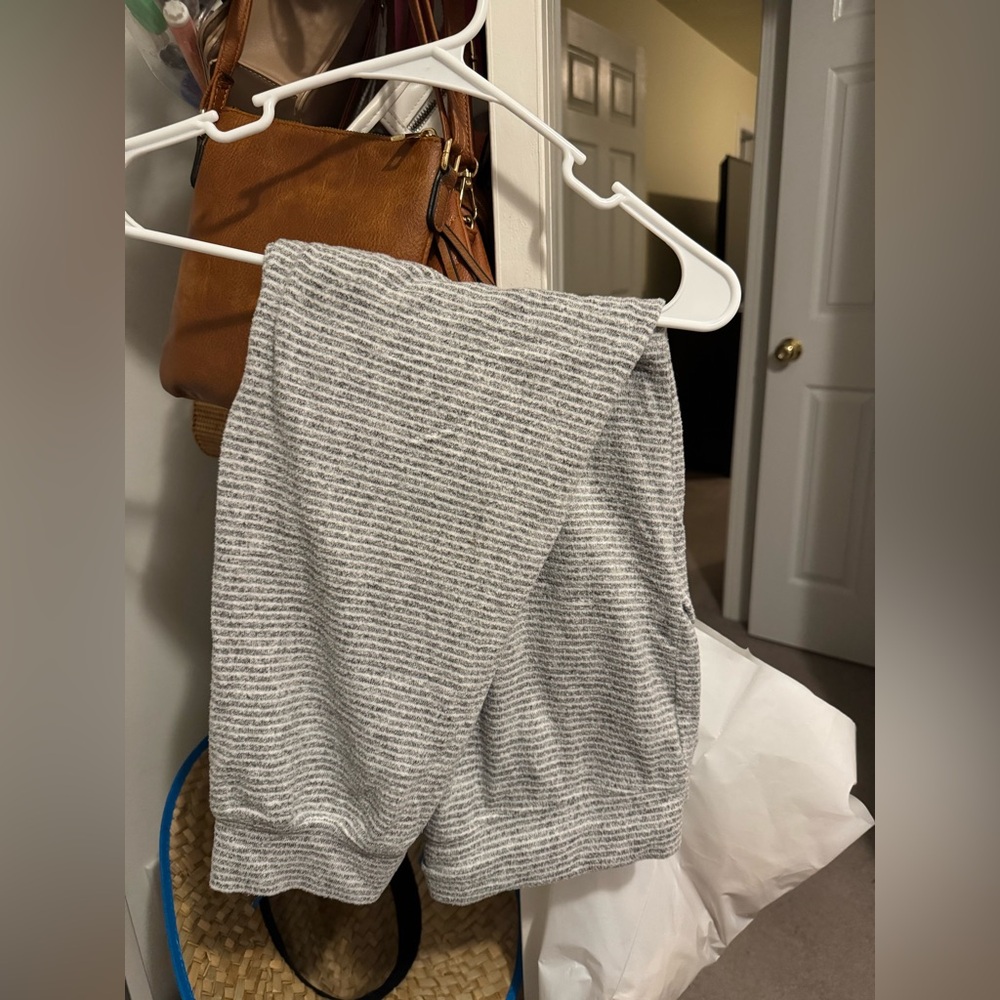 Liz Claiborne Gray Striped pants